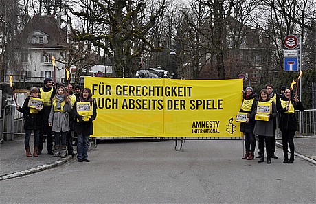 Petitionsübergabe vor der Russischen Botschaft in Bern, 30.1.2014 © Philippe Lionnet